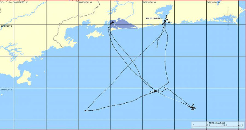 Ibama multa 32 barcos de frota atuneira que ameaça boto-cinza na Baía de Sepetiba