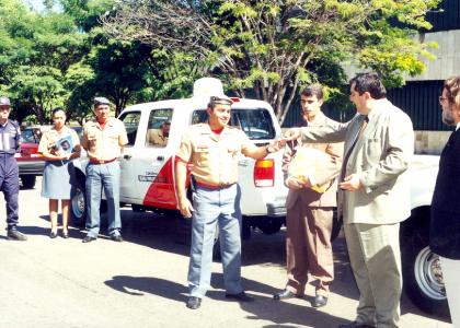 Entrega de carros do PROARCO ao corpo de Bombeiros-DF, em Maio de 2001