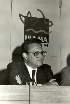 Fotografia do presidente do IBAMA Dr. Flávio Perri, em Solenidade de sua posse, em 14 de Julho de 1992 