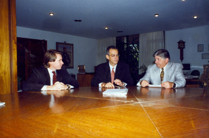 Assinatura da portaria autorizando temporada de caça no Rio Grande do Sul, em 22 de Maio de 1997