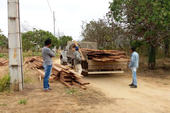 Madeira doada pelo Ibama a comunidades indígenas do noroeste de Mato Grosso Foto: Ibama